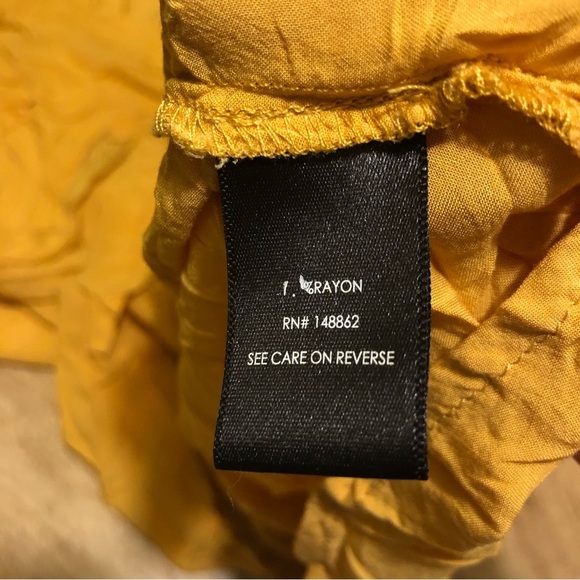 Torrid 1/2 Button Gold Yellow Rayon Roll Tab Sleeve Lightweight Shirt Size 1 - Picture 7 of 8